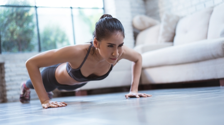 woman doing push=up