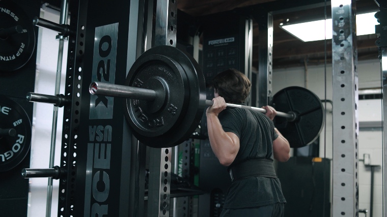 Squatting with the Gymreapers Quick Locking Weightlifitng Belt