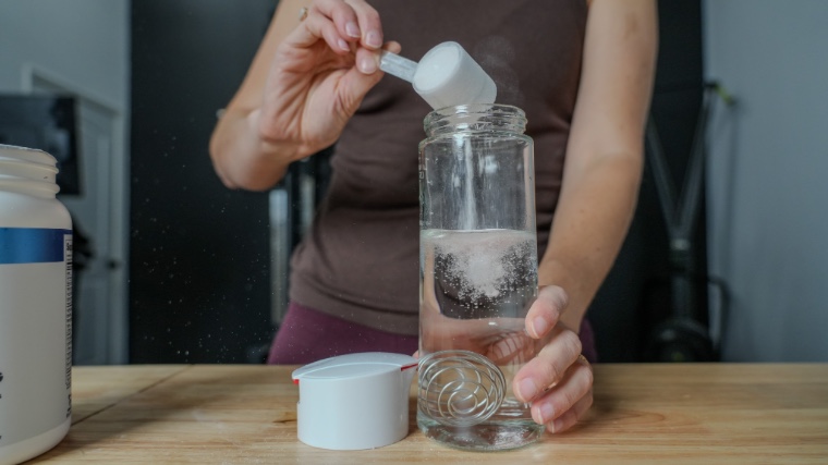 Our tester mixes up a serving of Bulk Pre-Workout.